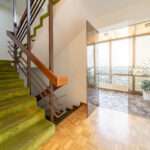 Schwitalla Immobilien Flur Eingangsbereich Treppen Immobilienmakler Makler Immobilienbewertung Immobilienverkauf Vermietung Immobilienentwicklung Lüdenscheid Schalksmühle Halver Meinerzhagen Kierspe Halver Märkischer Kreis